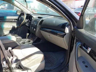 2011 Kia Sorento LX with VIN 5XYKT4A21BG122936, listed as a IAAI auction lot 41700948 with 233,655 mi miles. Bid and sale history available at carsss.com. Image 5.