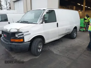 2008 GMC Savana Cargo Van with VIN 1GTGG25CX81235617, listed as a IAAI auction lot 41353274 with 209,888 mi miles. Bid and sale history available at carsss.com. Image 2.
