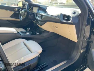 2022 BMW 2 Series 228i z VIN WBA53AK0XN7K12786, wystawiony jako Copart lot #48217205 z przebiegiem 49 677 mil mil oraz Czysty tytuł • Clean title. Historia ofert i sprzedaży dostępna na DreamBid. Obrazek 5.