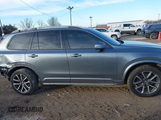 2019 Volvo XC90 Momentum with VIN YV4102PK0K1419547, listed as a IAAI auction lot 41501474 with 39,227 mi miles. Bid and sale history available at carsss.com. Image 13.