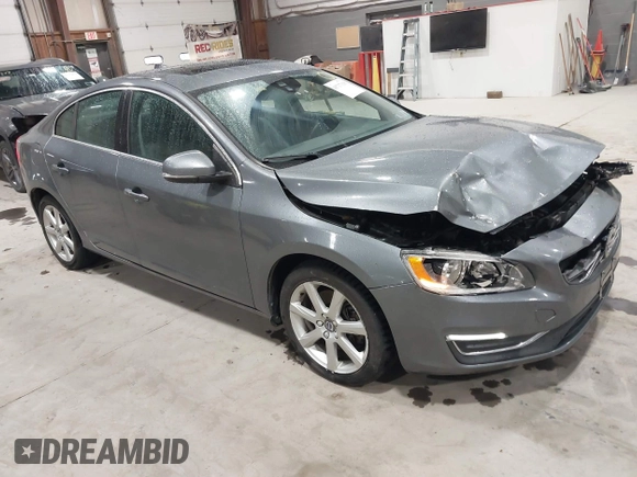 2016 Volvo S60 T5 Premier z VIN YV1612TK0G2410743, wystawiony jako IAAI lot #41717318 z przebiegiem 87 087 mil mil oraz . Historia ofert i sprzedaży dostępna na DreamBid. Obrazek 1.