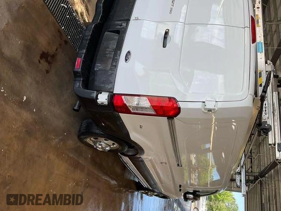 2020 Ford Transit Cargo z VIN 1FTBR2YG9LKA32434, wystawiony jako IAAI lot #42634707 z przebiegiem 66 381 mil mil oraz . Historia ofert i sprzedaży dostępna na DreamBid. Obrazek 3.
