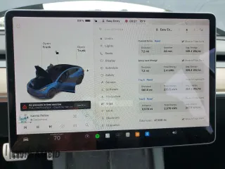 2021 Tesla Model 3 Performance z VIN 5YJ3E1EC5MF064890, wystawiony jako Copart lot #57186755 z przebiegiem 47 830 mil mil oraz Szkoda całkowita • Salvage title. Historia ofert i sprzedaży dostępna na DreamBid. Obrazek 9.