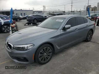 2018 BMW 5 Series 530e xDrive z VIN WBAJB1C5XJB375084, wystawiony jako Copart lot #60696755 z przebiegiem 74 783 mil mil oraz Szkoda całkowita • Salvage title. Historia ofert i sprzedaży dostępna na DreamBid. Obrazek 1.
