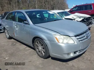 2006 Toyota Avalon XL with VIN 4T1BK36B76U064210, listed as a IAAI auction lot 42063315 with 206,370 mi miles. Bid and sale history available at carsss.com. Image 1.