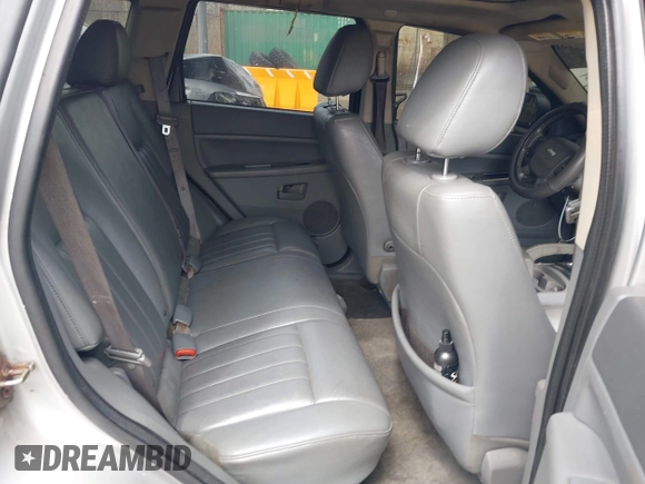 2007 Jeep Grand Cherokee Laredo with VIN 1J8HR48P77C570936, listed as a IAAI auction lot 41945531 with 200,821 mi miles. Bid and sale history available at carsss.com. Image 8.
