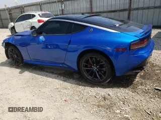 2023 Nissan Z Performance z VIN JN1BZ4BH4PM312028, wystawiony jako Copart lot #69381994 z przebiegiem 7788 mil mil oraz Szkody całkowita. Historia ofert i sprzedaży dostępna na DreamBid. Obrazek 2.