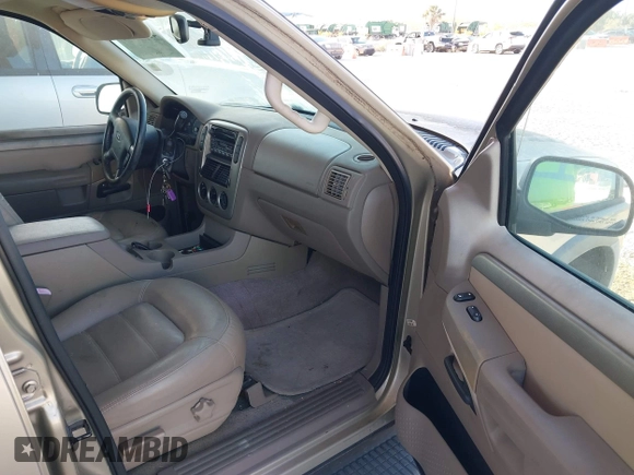 2003 Ford Explorer XLT with VIN 1FMZU73K63ZA27880, listed as a IAAI auction lot 42092466 with 185,070 mi miles and . Bid and sale history available at carsss.com. Image 5.