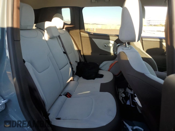 2017 Jeep Renegade Latitude z VIN ZACCJBBB6HPF05681, wystawiony jako Copart lot #56550575 z przebiegiem 142 647 mil mil oraz Szkoda całkowita • Salvage title. Historia ofert i sprzedaży dostępna na DreamBid. Obrazek 11.