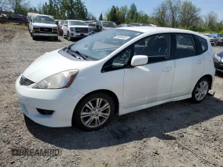 2009 Honda Fit Sport z VIN JHMGE886X9S020148, wystawiony jako Copart lot #56388495 z przebiegiem 104 140 mil mil oraz Czysty tytuł • Clean title. Historia ofert i sprzedaży dostępna na DreamBid. Obrazek 1.