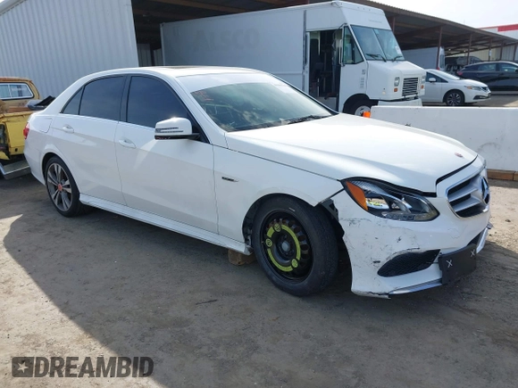 2014 Mercedes-Benz E 350 Sport z VIN WDDHF5KB7EA877606, wystawiony jako IAAI lot #41600100 z przebiegiem 99 682 mil mil oraz . Historia ofert i sprzedaży dostępna na DreamBid. Obrazek 1.