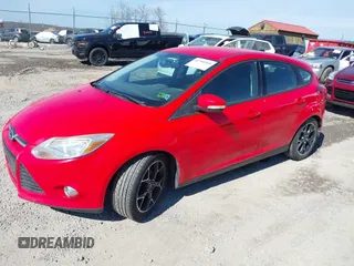 2013 Ford Focus SE with VIN 1FADP3K28DL180271, listed as a IAAI auction lot 41709369 with 121,823 mi miles. Bid and sale history available at carsss.com. Image 2.