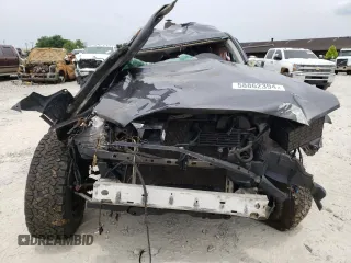 2018 Toyota Tacoma SR z VIN 5TFCZ5AN8JX143068, wystawiony jako Copart lot #58862394 z przebiegiem Nie podano mil oraz Nie do naprawy • Non repairable. Historia ofert i sprzedaży dostępna na DreamBid. Obrazek 5.