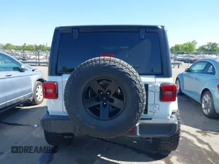 2018 Jeep Wrangler Unlimited Sahara z VIN 1C4HJXEG4JW106111, wystawiony jako IAAI lot #41994833 z przebiegiem 99 583 mil mil oraz . Historia ofert i sprzedaży dostępna na DreamBid. Obrazek 17.
