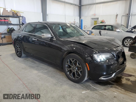 2018 Chrysler 300 S z VIN 2C3CCAGG7JH141811, wystawiony jako Copart lot #53568055 z przebiegiem 140 220 mil mil oraz Szkoda całkowita • Salvage title. Historia ofert i sprzedaży dostępna na DreamBid. Obrazek 4.