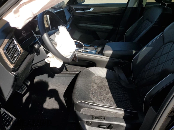 2024 Volkswagen Atlas SEL Premium R-Line with VIN 1V2FR2CA5RC600331, listed as a Copart auction lot 55237615 with 13,796 mi miles and Salvage title. Bid and sale history available at DreamBid. Image 7.
