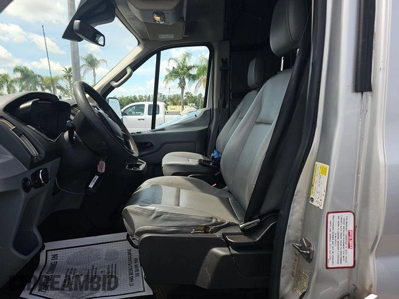 2017 Ford Transit Cargo z VIN 1FTYE1CMXHKA48291, wystawiony jako IAAI lot #42731289 z przebiegiem 142 973 mil mil oraz . Historia ofert i sprzedaży dostępna na DreamBid. Obrazek 13.