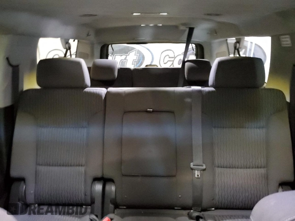 2018 Chevrolet Suburban LS z VIN 1GNSCGKC0JR278370, wystawiony jako Copart lot #57657395 z przebiegiem 224 903 mil mil oraz Czysty tytuł • Clean title. Historia ofert i sprzedaży dostępna na DreamBid. Obrazek 10.