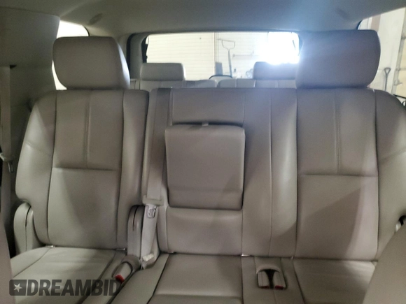 2011 Chevrolet Tahoe LT z VIN 1GNSKBE00BR304863, wystawiony jako Copart lot #55168115 z przebiegiem 151 520 mil mil oraz Szkoda całkowita • Salvage title. Historia ofert i sprzedaży dostępna na DreamBid. Obrazek 10.