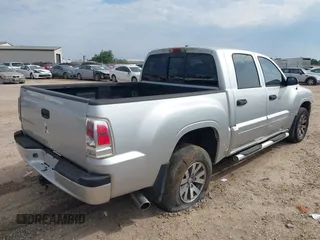 2007 Mitsubishi Raider LS z VIN 1Z7HC28K07S126180, wystawiony jako IAAI lot #42206291 z przebiegiem 227 143 mil mil oraz . Historia ofert i sprzedaży dostępna na DreamBid. Obrazek 4.