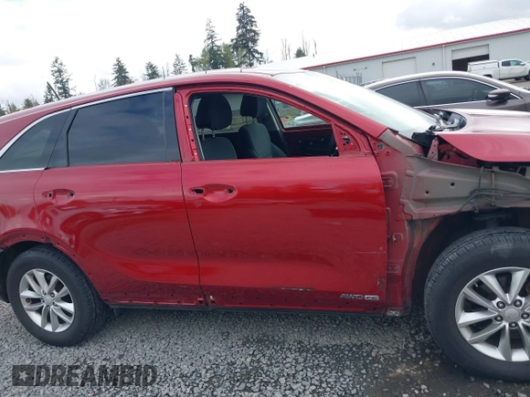 2016 Kia Sorento LX with VIN 5XYPGDA59GG180661, listed as a IAAI auction lot 42068449 with 158,463 mi miles. Bid and sale history available at carsss.com. Image 14.