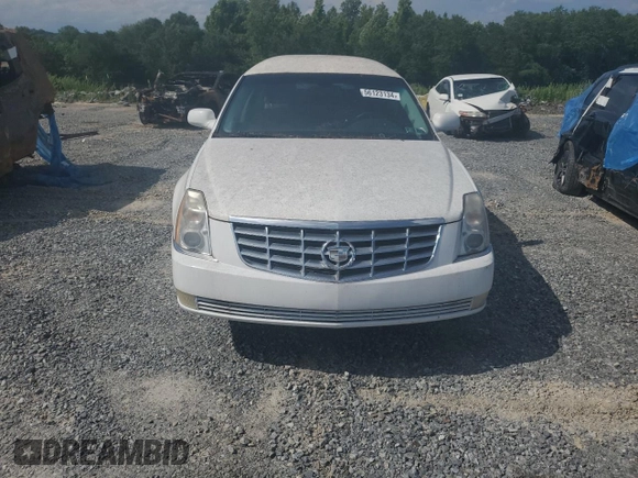 2009 Cadillac DTS Professional Limousine z VIN 1GEEK90Y09U550239, wystawiony jako Copart lot #56123134 z przebiegiem Nie podano mil oraz Szkoda całkowita • Salvage title. Historia ofert i sprzedaży dostępna na DreamBid. Obrazek 5.