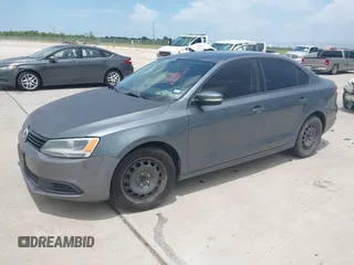 2011 Volkswagen Jetta SE с VIN 3VWDX7AJ5BM327343, выставлен на аукционе IAAI как лот 42685354 с пробегом 272 384 миль миль и . История ставок и продаж доступна на DreamBid. Изображение 2.