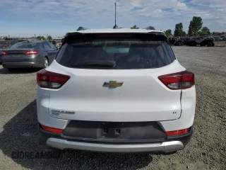 2021 Chevrolet TrailBlazer LT with VIN KL79MRSL1MB165604, listed as a Copart auction lot 68071014 with 57,814 mi miles and Salvage Title. Bid and sale history available at DreamBid. Image 6.