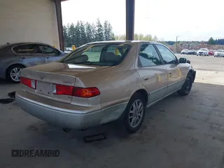 2001 Toyota Camry LE z VIN JT2BF28K110320365, wystawiony jako IAAI lot #41993343 z przebiegiem 211 458 mil mil oraz . Historia ofert i sprzedaży dostępna na DreamBid. Obrazek 4.