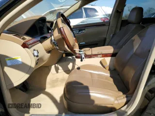 2008 Mercedes-Benz S 550 z VIN WDDNG86X68A175837, wystawiony jako Copart lot #56987915 z przebiegiem 149 855 mil mil oraz Szkoda całkowita • Salvage title. Historia ofert i sprzedaży dostępna na DreamBid. Obrazek 7.