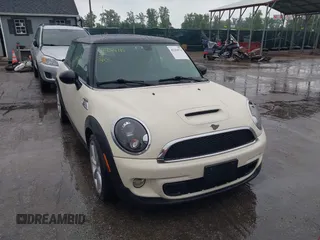 2012 MINI Hardtop S z VIN WMWSV3C59CT386436, wystawiony jako IAAI lot #42254715 z przebiegiem 60 260 mil mil oraz . Historia ofert i sprzedaży dostępna na DreamBid. Obrazek 12.