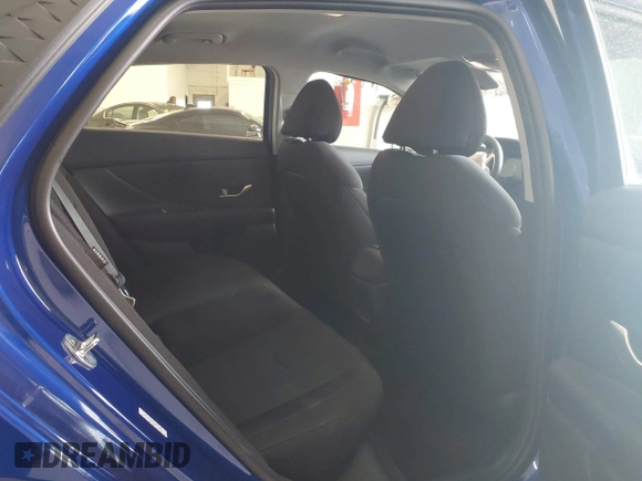 2024 Hyundai Elantra SE z VIN KMHLL4DG9RU681389, wystawiony jako IAAI lot #42017186 z przebiegiem 13 762 mil mil oraz . Historia ofert i sprzedaży dostępna na DreamBid. Obrazek 8.
