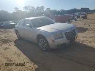 2009 Chrysler 300 z VIN 2C3KK53V09H568544, wystawiony jako Copart lot #47015735 z przebiegiem 126 245 mil mil oraz Szkoda całkowita • Salvage title. Historia ofert i sprzedaży dostępna na DreamBid. Obrazek 4.