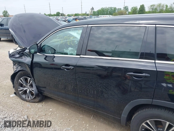 2018 Toyota Highlander LE z VIN 5TDBZRFH7JS889068, wystawiony jako IAAI lot #42220960 z przebiegiem 139 106 mil mil oraz . Historia ofert i sprzedaży dostępna na DreamBid. Obrazek 15.