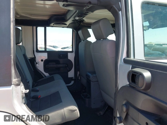 2008 Jeep Wrangler Unlimited X с VIN 1J4GA39198L547328, выставлен на аукционе IAAI как лот 42288915 с пробегом 175 015 миль миль и . История ставок и продаж доступна на DreamBid. Изображение 8.