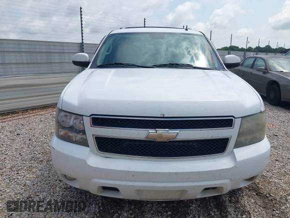 2011 Chevrolet Tahoe LT z VIN 1GNSCBE0XBR135285, wystawiony jako IAAI lot #42317804 z przebiegiem 301 967 mil mil oraz . Historia ofert i sprzedaży dostępna na DreamBid. Obrazek 12.