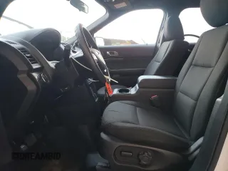 2017 Ford Police Interceptor Utility z VIN 1FM5K8AR5HGB82630, wystawiony jako Copart lot #68521234 z przebiegiem 116 121 mil mil oraz Szkody całkowita. Historia ofert i sprzedaży dostępna na DreamBid. Obrazek 7.