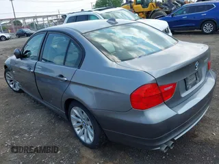 2011 BMW 3 Series 328i xDrive z VIN WBAPK5C58BA660052, wystawiony jako IAAI lot #42661491 z przebiegiem Nie podano mil oraz . Historia ofert i sprzedaży dostępna na DreamBid. Obrazek 3.