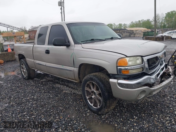 2004 GMC Sierra 1500 SLT with VIN 2GTEK19T841211511, listed as a IAAI auction lot 42099492 with 154,023 mi miles. Bid and sale history available at carsss.com. Image 1.