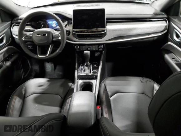 2024 Jeep Compass Latitude Lux с VIN 3C4NJDFN0RT127036, выставлен на аукционе Copart как лот 50198325 с пробегом 2 361 миль миль и Списание • Salvage title. История ставок и продаж доступна на DreamBid. Изображение 8.