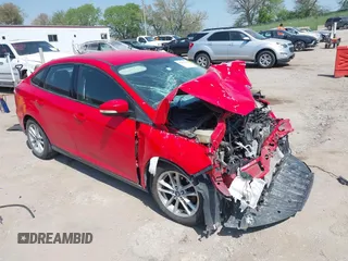 2016 Ford Focus SE z VIN 1FADP3F27GL212447, wystawiony jako IAAI lot #42230453 z przebiegiem Nie podano mil oraz . Historia ofert i sprzedaży dostępna na DreamBid. Obrazek 1.