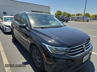 2024 Volkswagen Tiguan SE with VIN 3VV3B7AX8RM076346, listed as a IAAI auction lot 42734323 with 29,573 mi miles and . Bid and sale history available at DreamBid. Image 1.