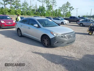 2016 Hyundai Sonata SE z VIN 5NPE24AF8GH350287, wystawiony jako IAAI lot #42476022 z przebiegiem 185 630 mil mil oraz . Historia ofert i sprzedaży dostępna na DreamBid. Obrazek 1.