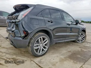 2020 Cadillac XT4 AWD Sport z VIN 1GYFZFR40LF019359, wystawiony jako Copart lot #55651105 z przebiegiem 57 531 mil mil oraz Szkoda całkowita • Salvage title. Historia ofert i sprzedaży dostępna na DreamBid. Obrazek 3.