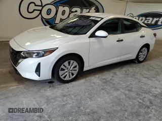 2025 Nissan Sentra S z VIN 3N1AB8BV4SY227080, wystawiony jako Copart lot #57001445 z przebiegiem 10 804 mil mil oraz Czysty tytuł • Clean title. Historia ofert i sprzedaży dostępna na DreamBid. Obrazek 1.