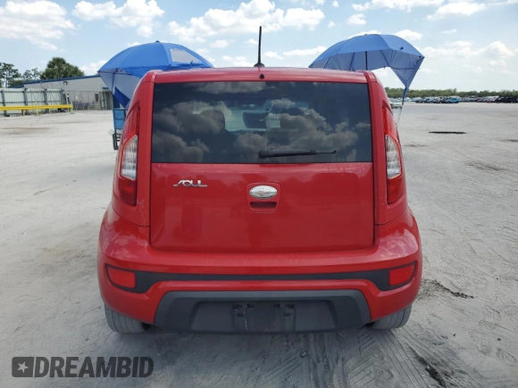 2013 Kia Soul + z VIN KNDJT2A61D7589518, wystawiony jako Copart lot #58082715 z przebiegiem 158 200 mil mil oraz Szkoda całkowita • Salvage title. Historia ofert i sprzedaży dostępna na DreamBid. Obrazek 6.