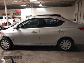 2017 Nissan Versa SV z VIN 3N1CN7AP6HK451461, wystawiony jako IAAI lot #41353549 z przebiegiem 108 075 mil mil oraz . Historia ofert i sprzedaży dostępna na DreamBid. Obrazek 14.