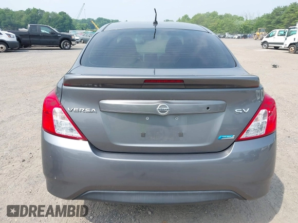 2016 Nissan Versa S z VIN 3N1CN7AP9GL829345, wystawiony jako IAAI lot #42441630 z przebiegiem 147 607 mil mil oraz . Historia ofert i sprzedaży dostępna na DreamBid. Obrazek 16.
