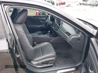 2022 Lexus ES 350 z VIN 58ADZ1B10NU124891, wystawiony jako IAAI lot #42422400 z przebiegiem 114 739 mil mil oraz . Historia ofert i sprzedaży dostępna na DreamBid. Obrazek 5.