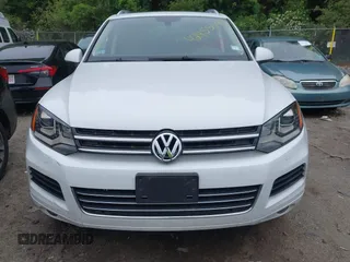 2012 Volkswagen Touareg Lux z VIN WVGEK9BPXCD008999, wystawiony jako IAAI lot #42455493 z przebiegiem 107 032 mil mil oraz . Historia ofert i sprzedaży dostępna na DreamBid. Obrazek 12.